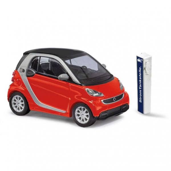 46226 - Busch - Smart Fortwo Coupe `12 "Electric Drive", rot mit Ladesäule