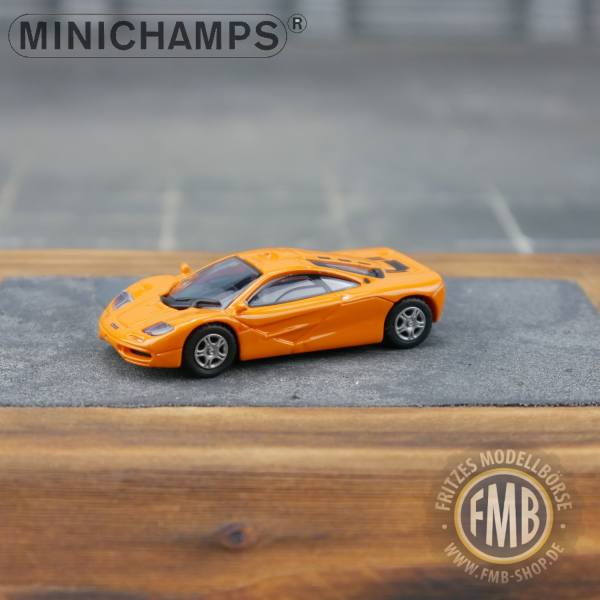 133821 - Minichamps - McLaren F1 Roadcar (1993-97), orange
