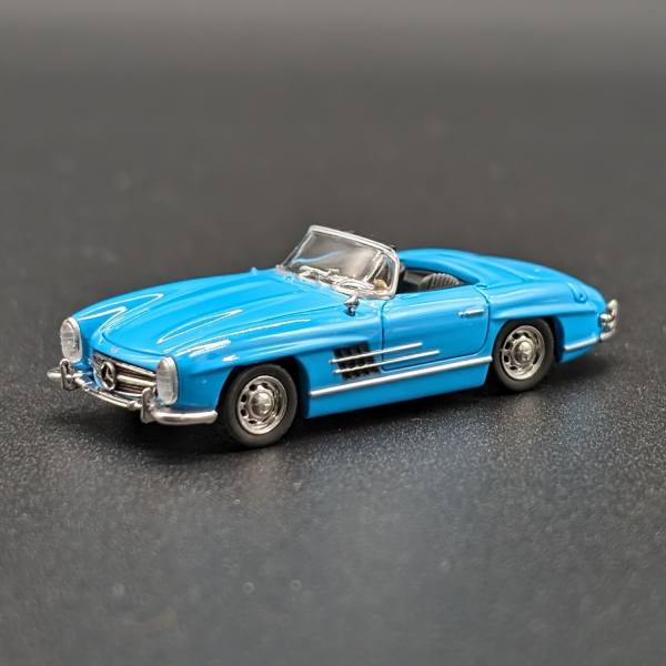 61773 - Micro City 87 - Mercedes-Benz 300 SL Roadster (1957-63) - hellblau mit schwarzen Sitzen
